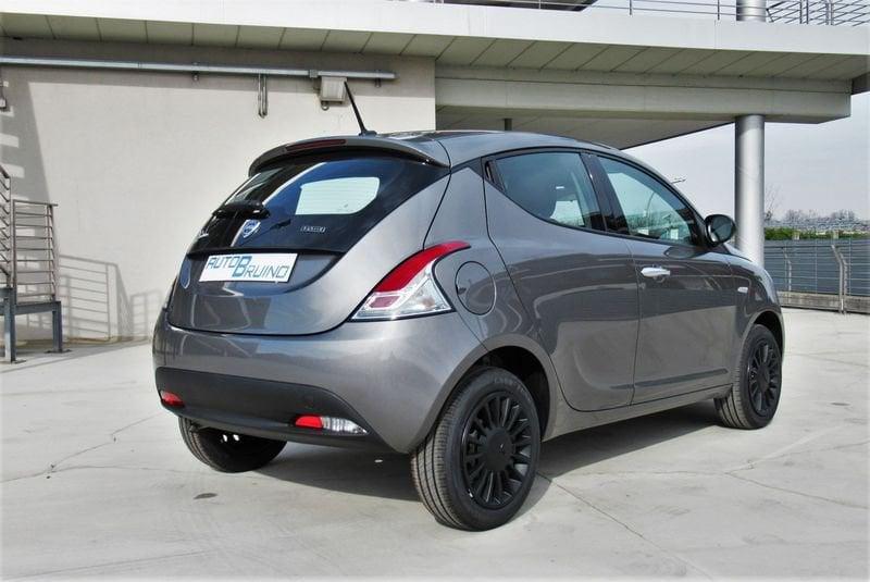 Lancia Ypsilon 1.0 FireFly 70cv S&S Hybrid SILVER solo 37.000 km !