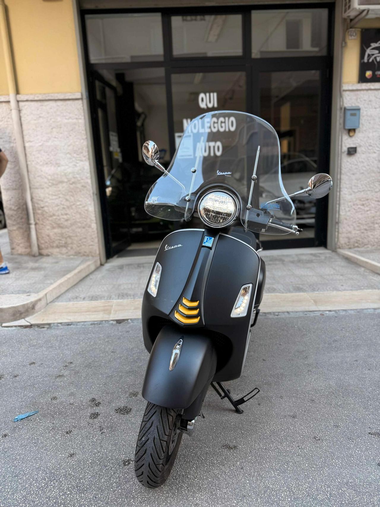 Piaggio Vespa 300 GTS BLACK