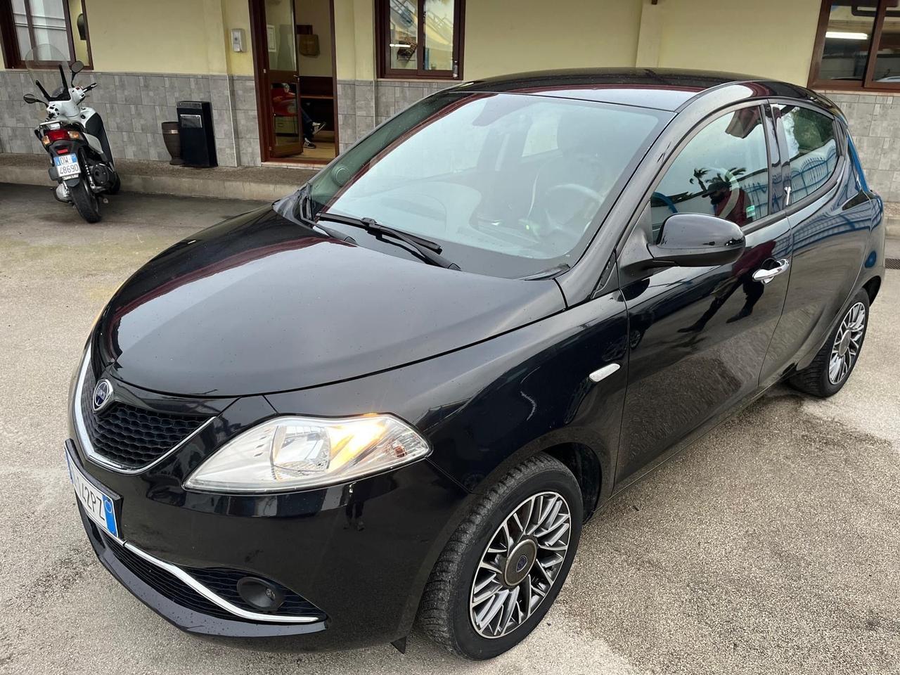 Lancia y 0.9 twinair benz.-cambio automatico-full-2016
