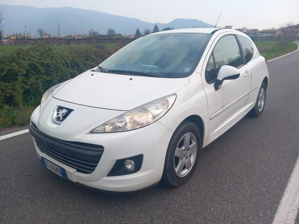 PEUGEOT 207 1,4 BENZINA- OK NEOPATENTATI