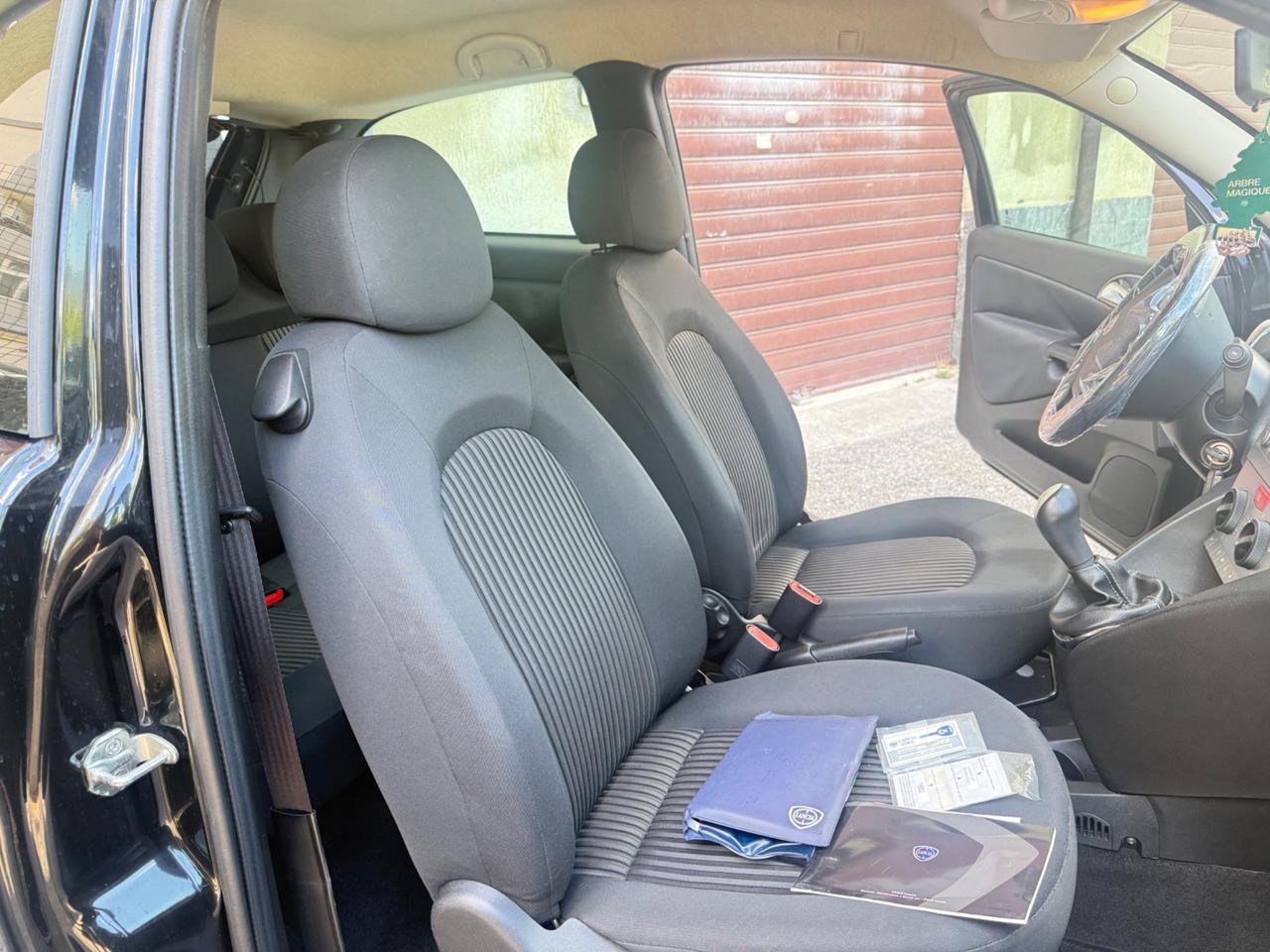 Lancia Ypsilon 1.3 MJT 75 CV Oro