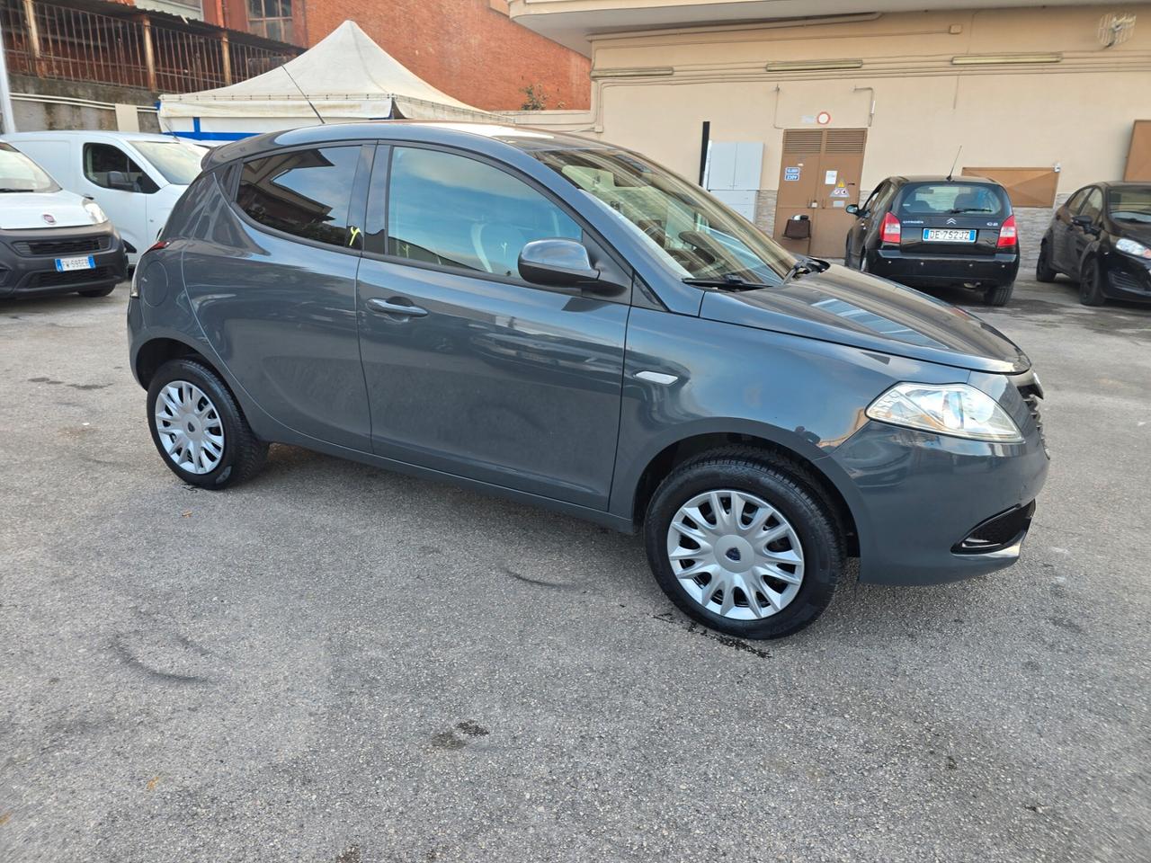 Lancia Ypsilon 0.9 TwinAir 85 CV 5 porte Metano Ecochic Elefantino