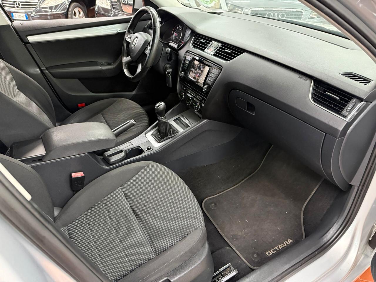 Skoda Octavia 1.6 TDI 105 CV ok Neopatentati
