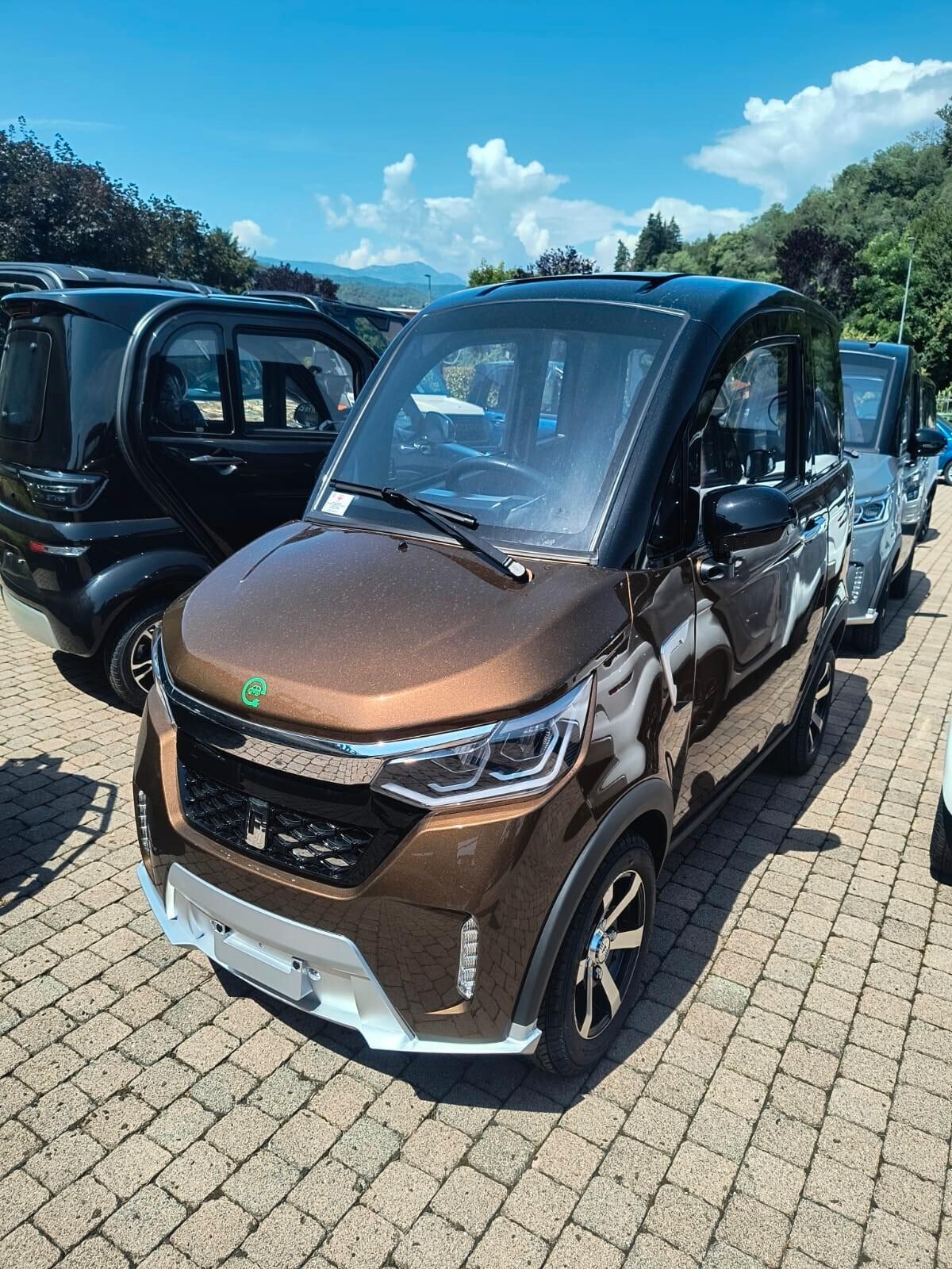 MINI AUTO DISABILI SCOOTER CABINATO ANZIANI