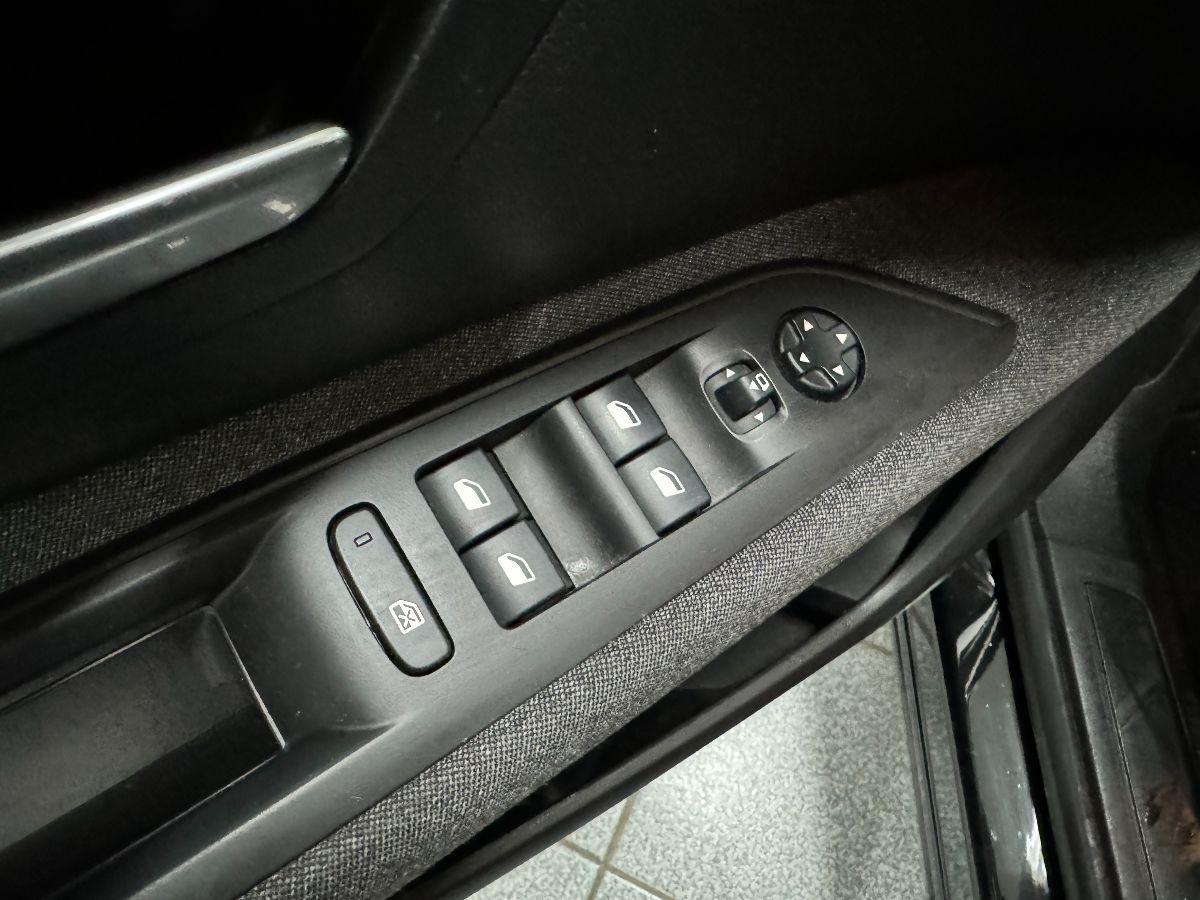PEUGEOT - 3008 - BlueHDi 120 S&S Business IVA DEDUCIBILE/ RETROCAMERA/ NAVI