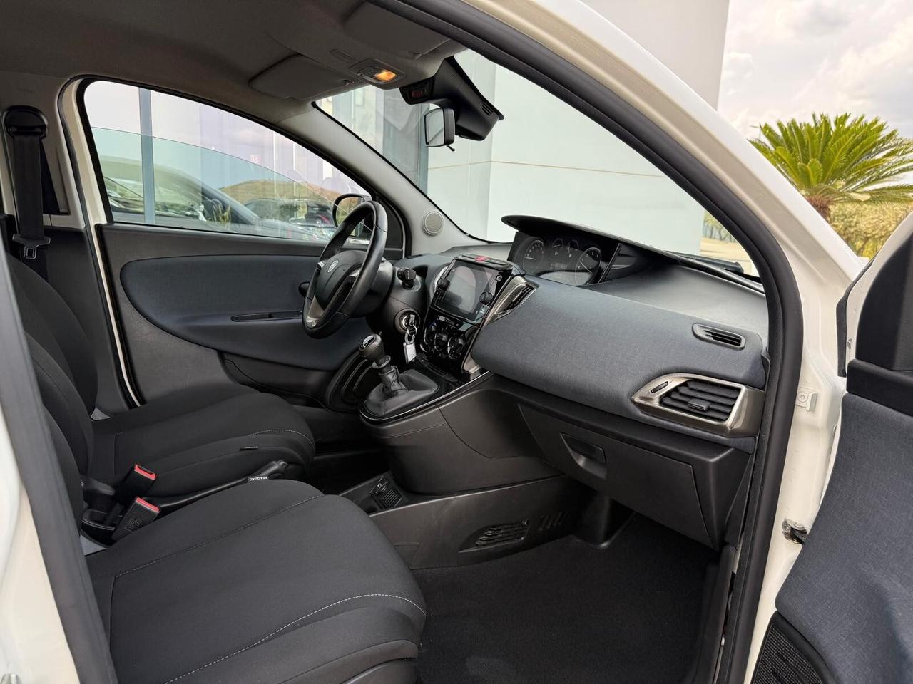 Lancia Ypsilon 1.0 FireFly 5 porte S&S Hybrid Gold
