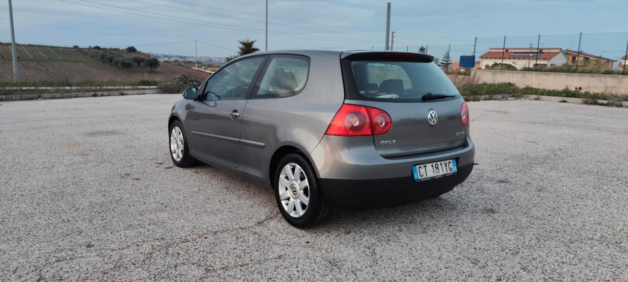 Volkswagen Golf 2.0 16V TDI 3p. Sportline
