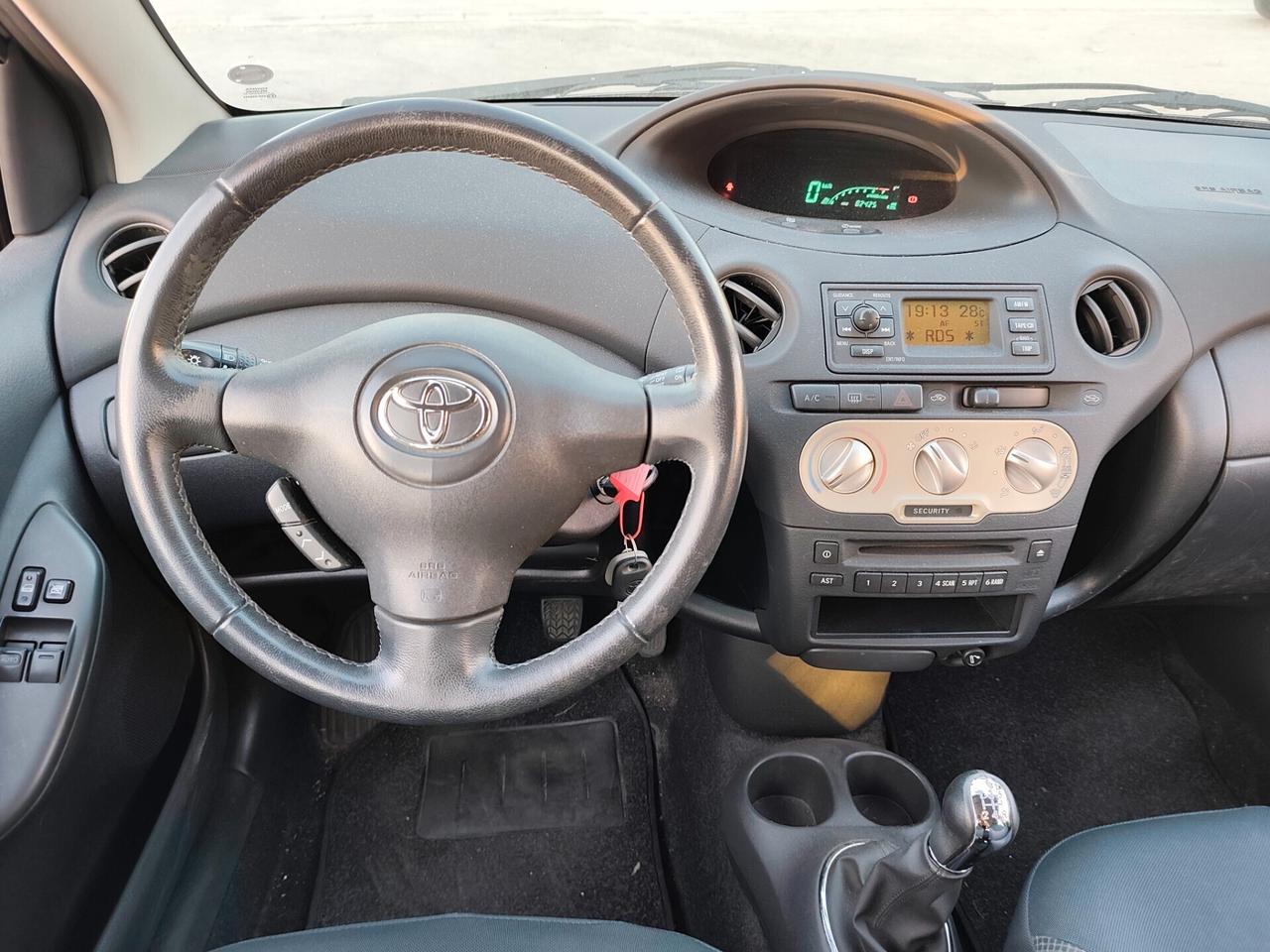 Toyota Yaris 83000KM Sol BENZINA