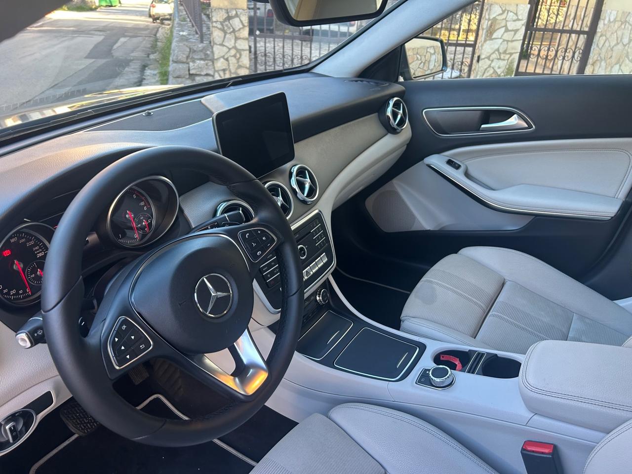 Mercedes-benz GLA 180 d Automatic Executive