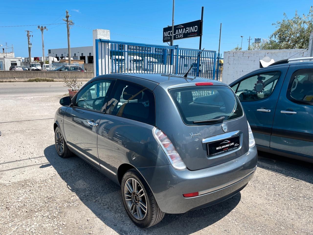Lancia Ypsilon 1.3 MJT 75 CV Unyca