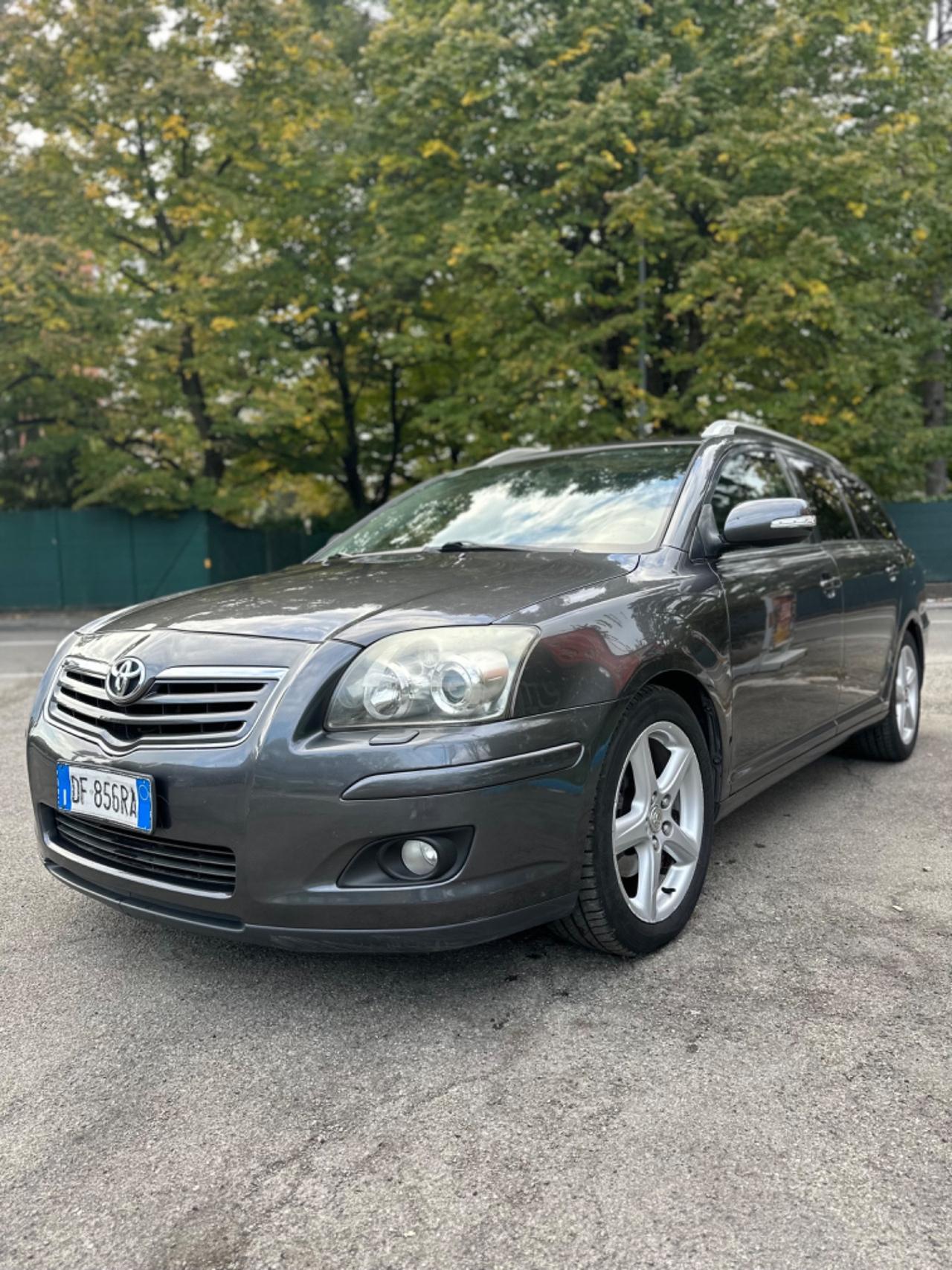 Toyota Avensis 2.0 D-4D 16V Station Wagon