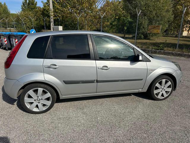 FORD Fiesta 1.4 TDCi 5p. Ghia senza nessun lavoro da fare