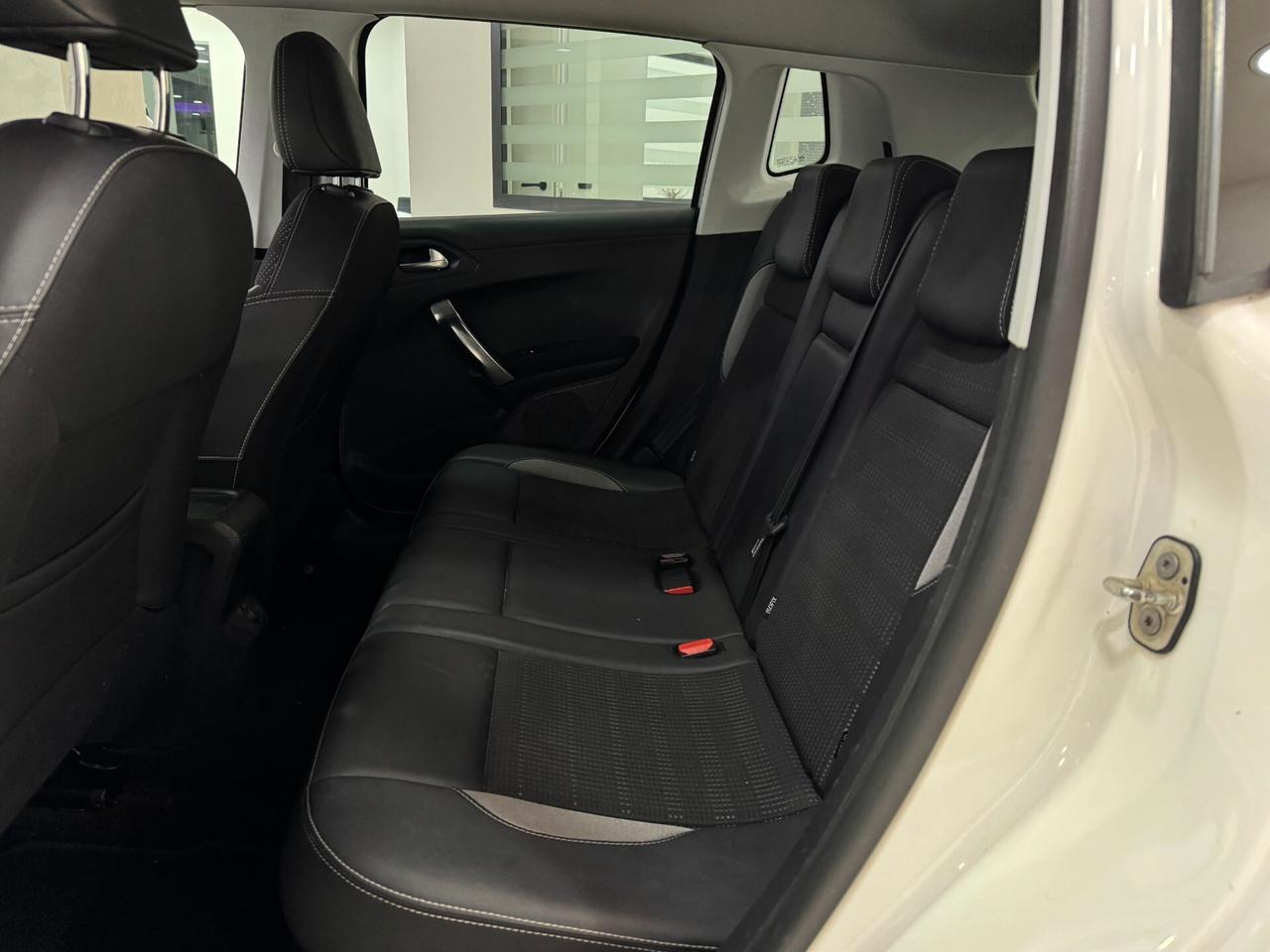 Peugeot 2008 1.5 BlueHDi 100cv Allure