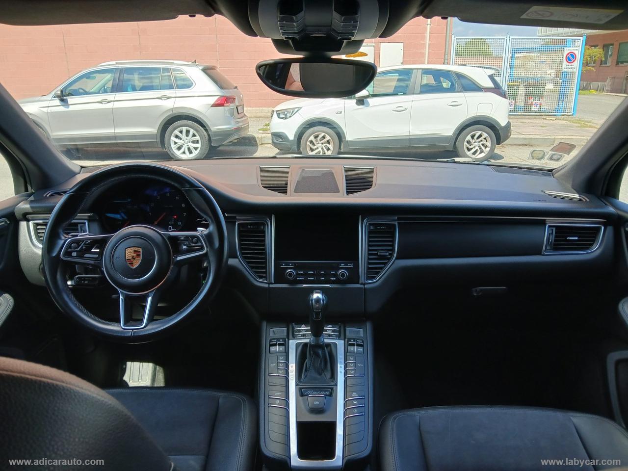 PORSCHE Macan 2.0
