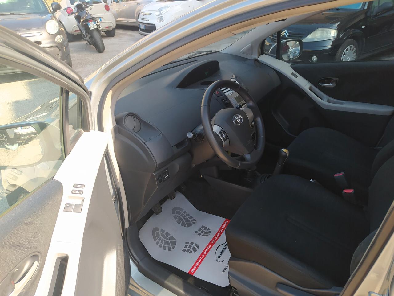 Toyota Yaris 1.3 5 porte Neopatentati