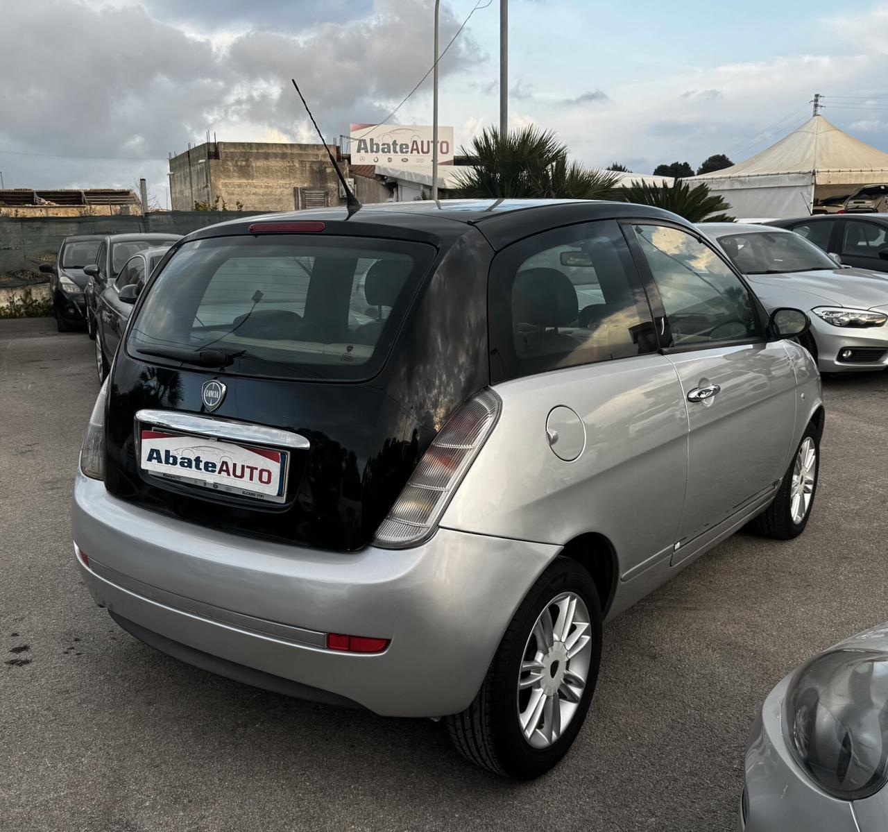 Lancia Ypsilon 1.3 MJT 75 CV Oro