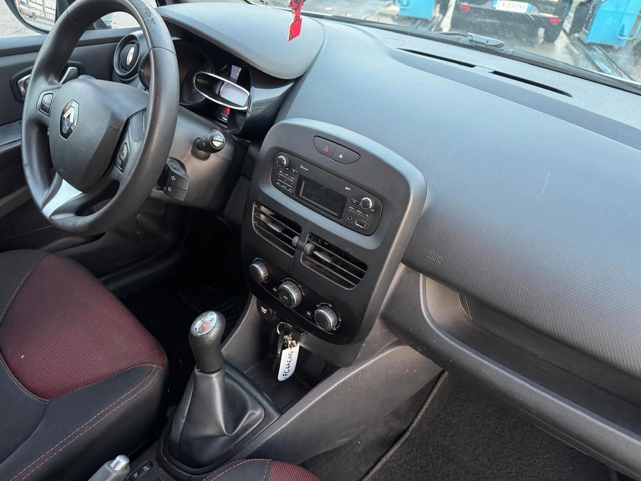 Renault Clio 1.2 75CV 5 p INTENS NEOPATEN GARANZIA 12 MESI
