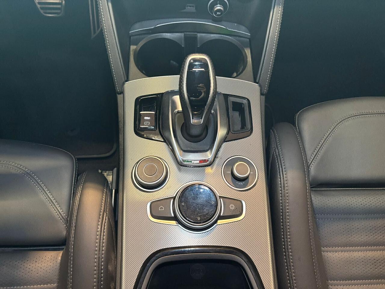 Alfa Romeo Stelvio VELOCE 2.2 Turbodiesel AT8 Q4 SPOTICAR