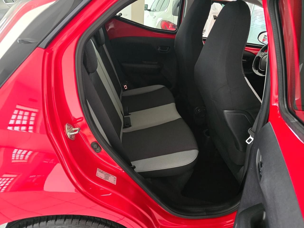 Toyota Aygo 1.0 VVT-i 69 CV 5 porte x-play