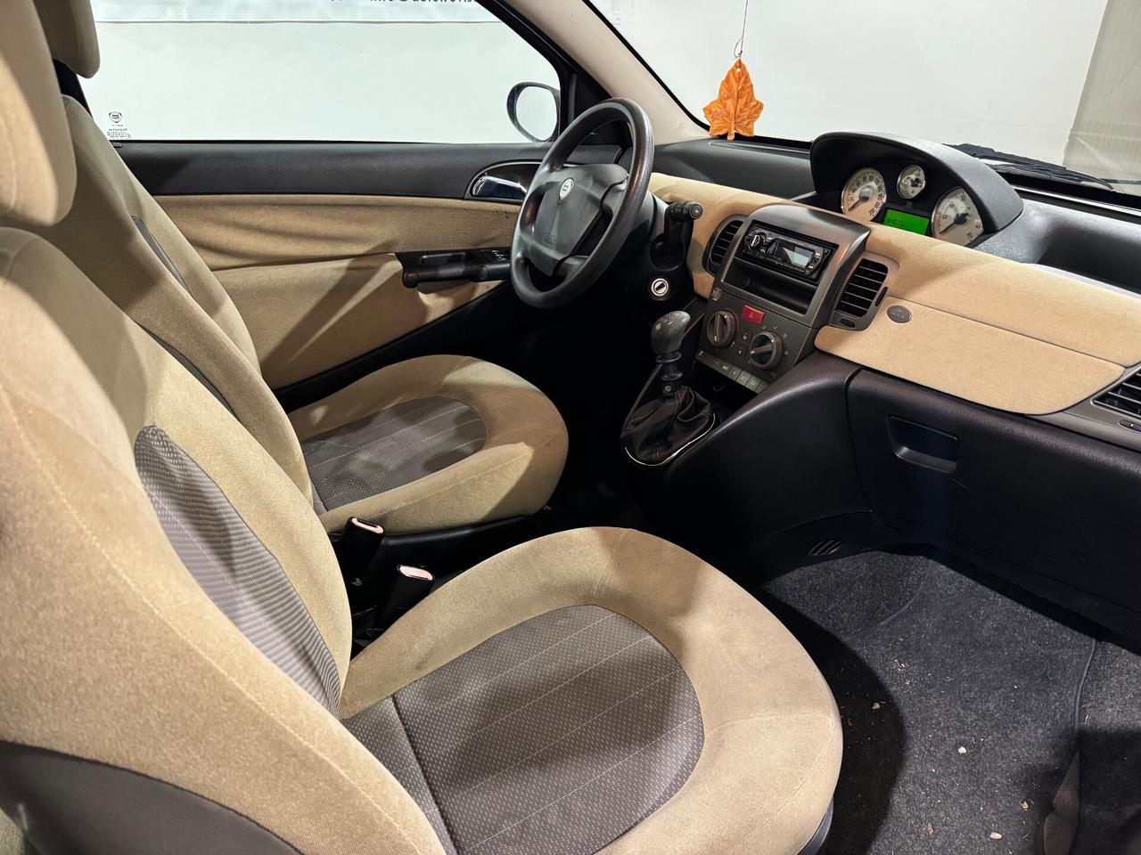 Lancia Ypsilon 1.2 16V Argento