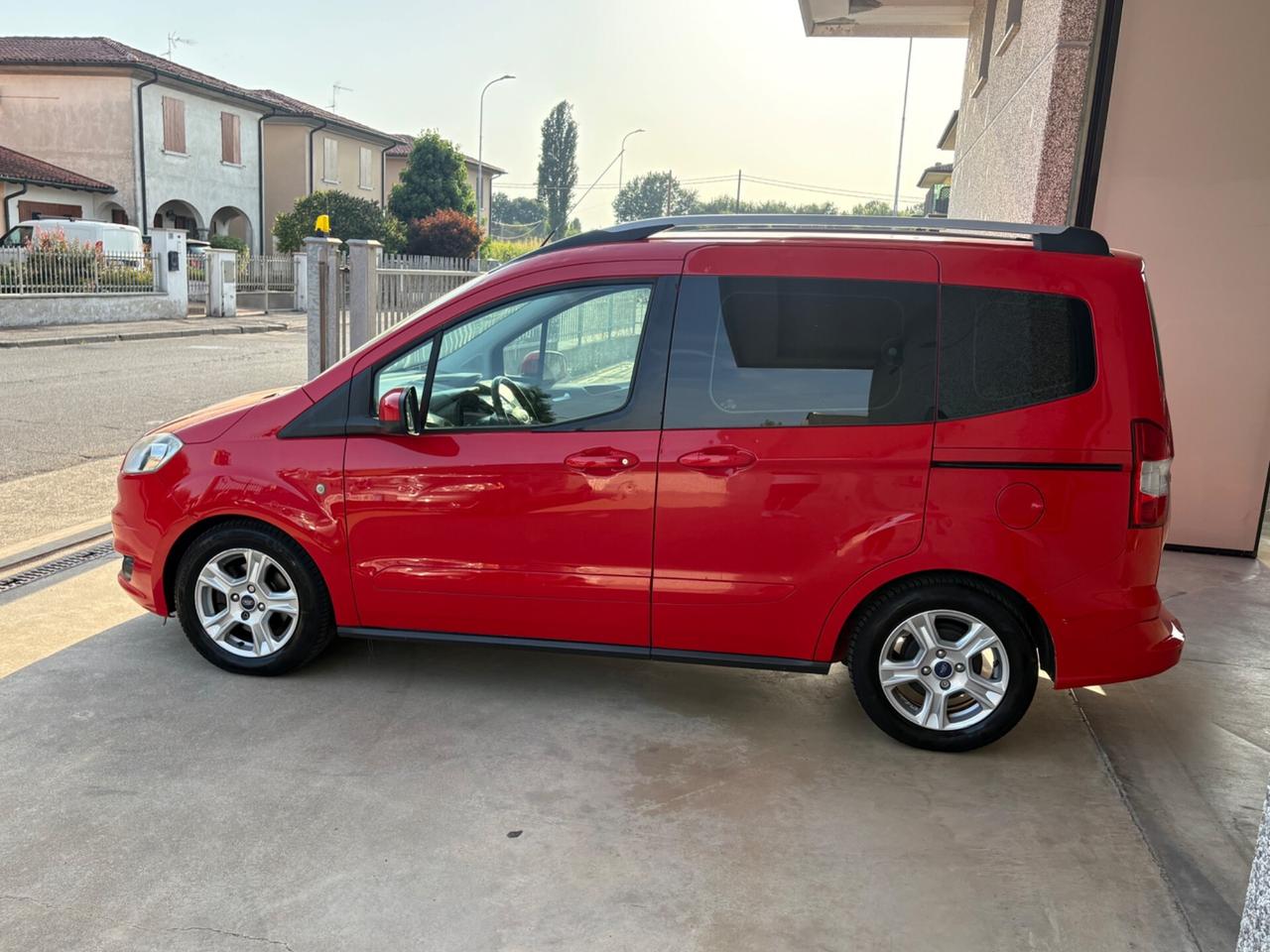 Ford Tourneo Courier 1.5 TDCI 75 CV Titanium