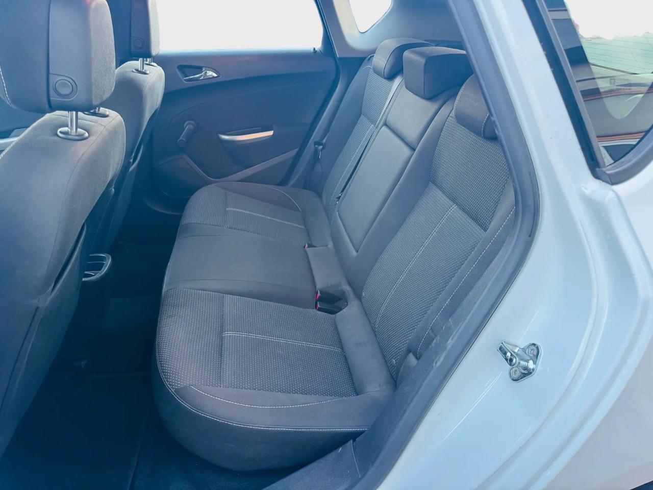 Opel Astra cosmo 1.7 CDTI anno 2011 neo patentati