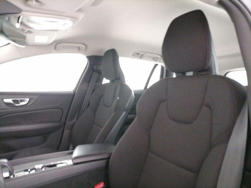 Volvo V60 2.0 b3 Momentum Business Pro auto 8m my21