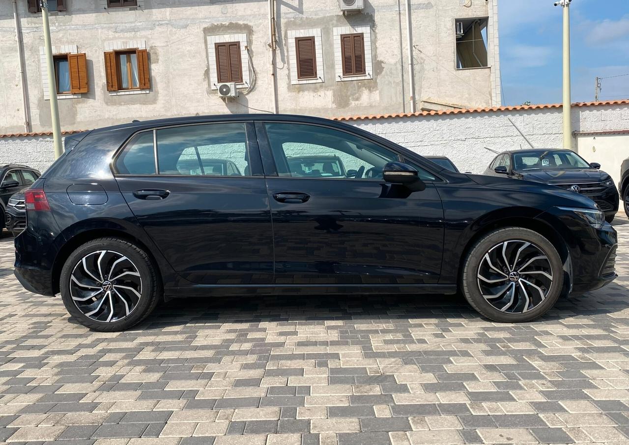 Volkswagen Golf 8 Life 2.0 TDI 116CV DSG