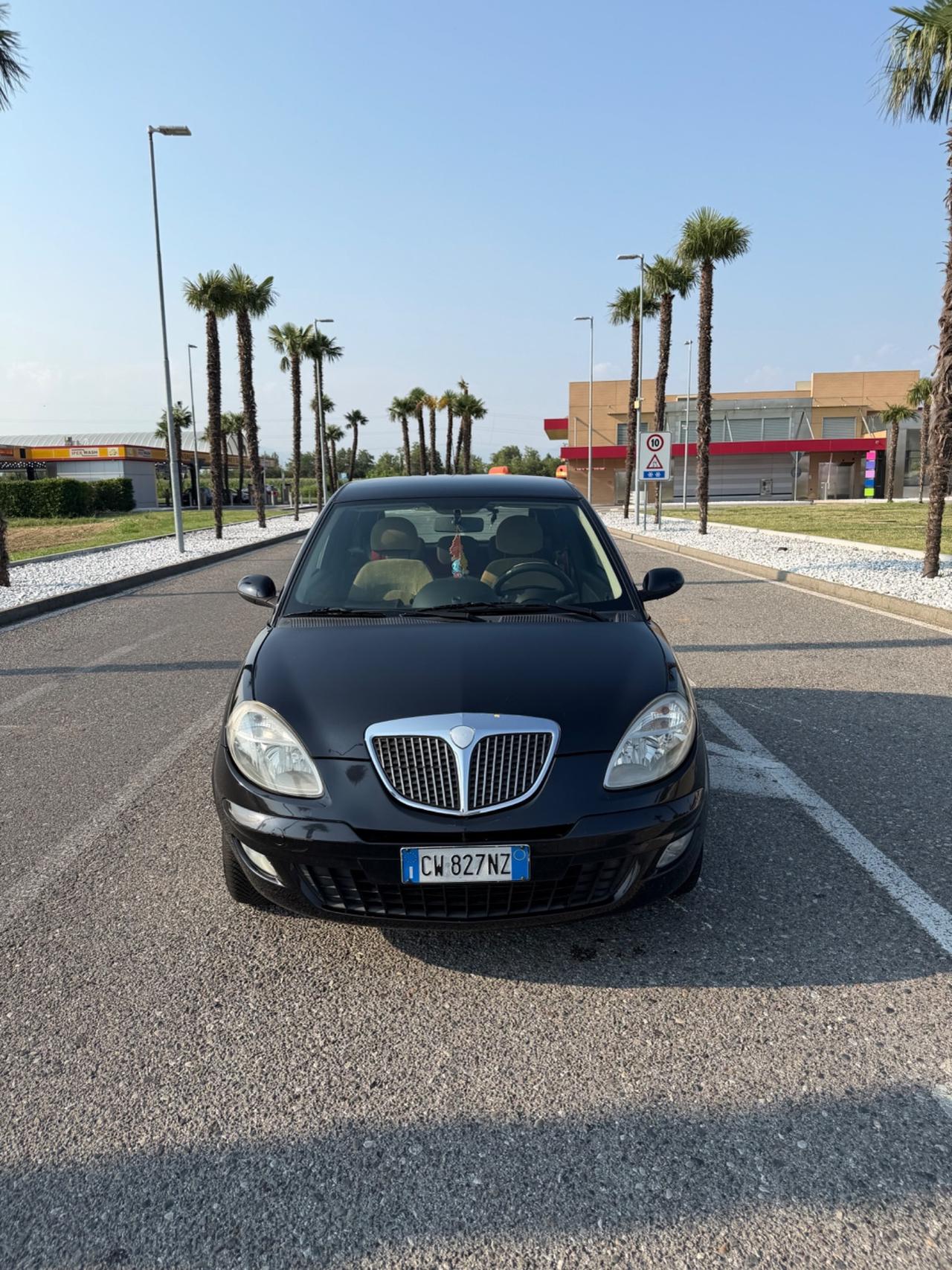 Lancia Ypsilon 1.2 16V Oro