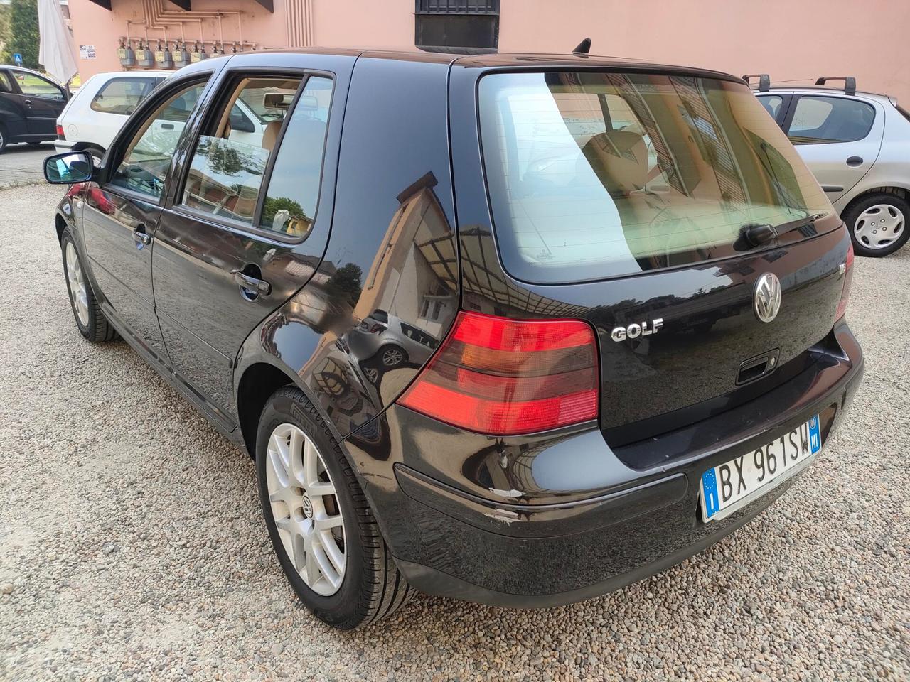 Volkswagen Golf 1.6 16V 5p. aut. Highline
