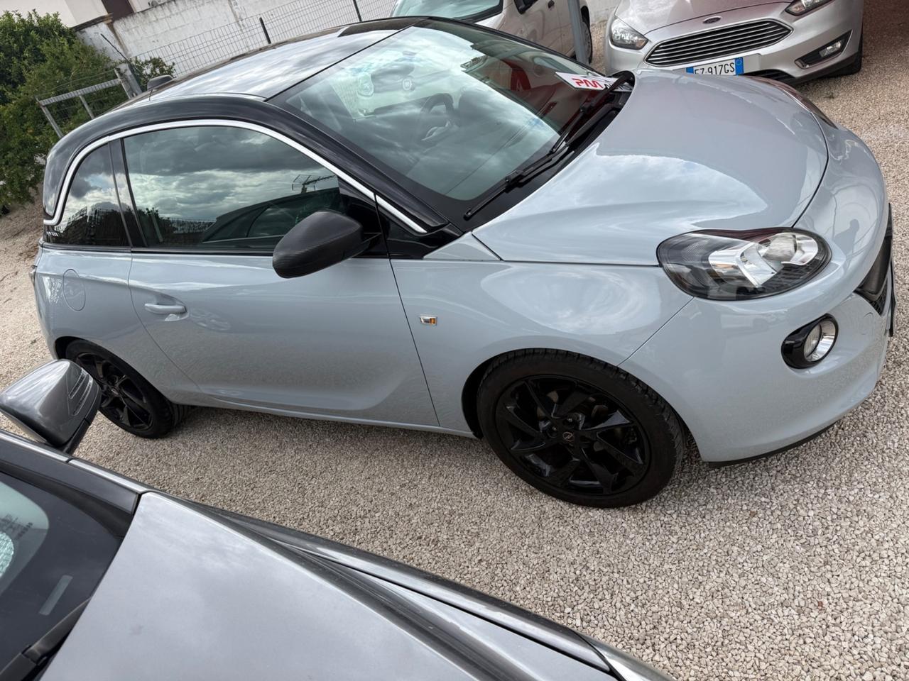 Opel Adam 1.2 70 CV Black Jack