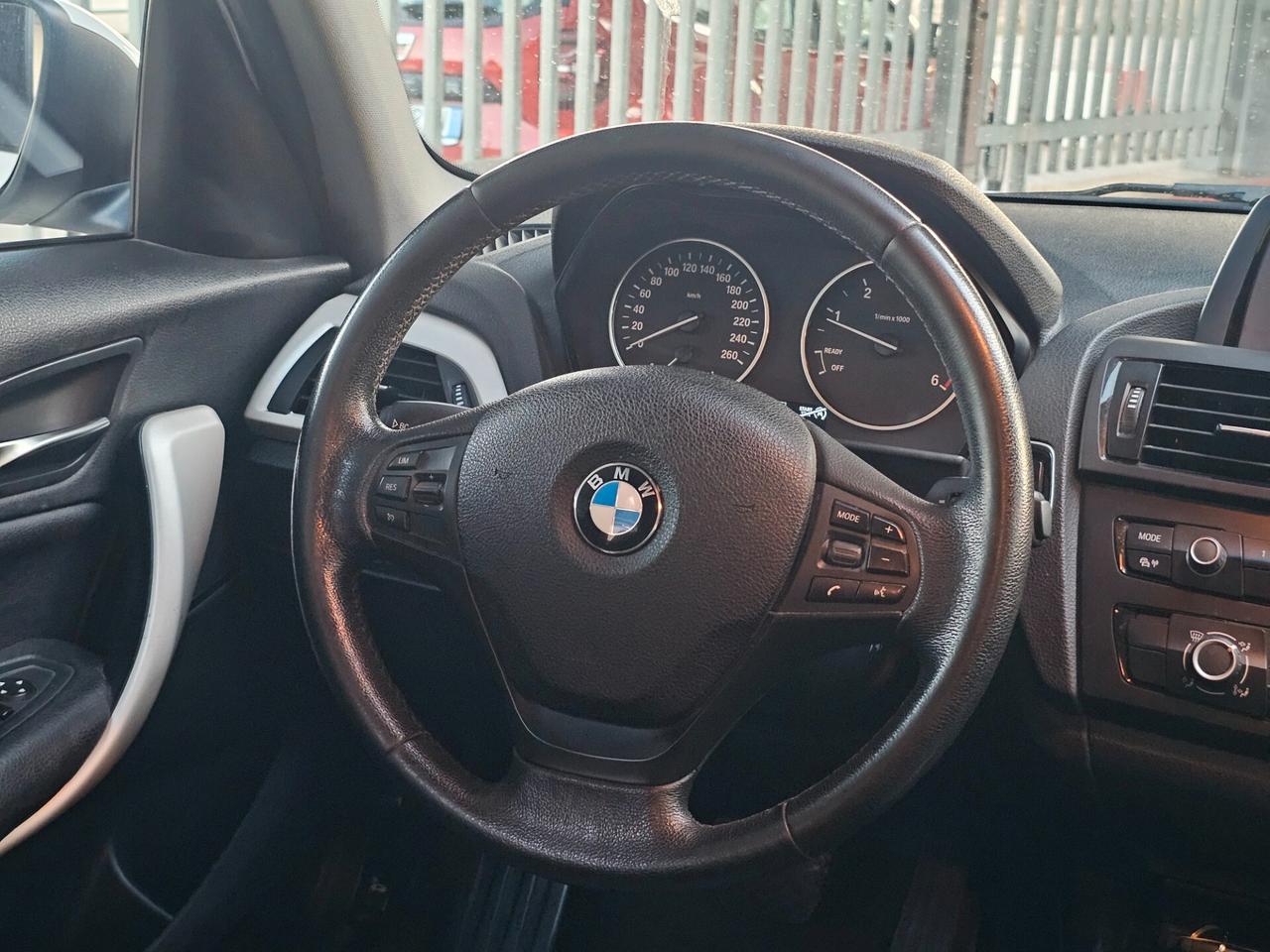 Bmw 116d 5p. Unique
