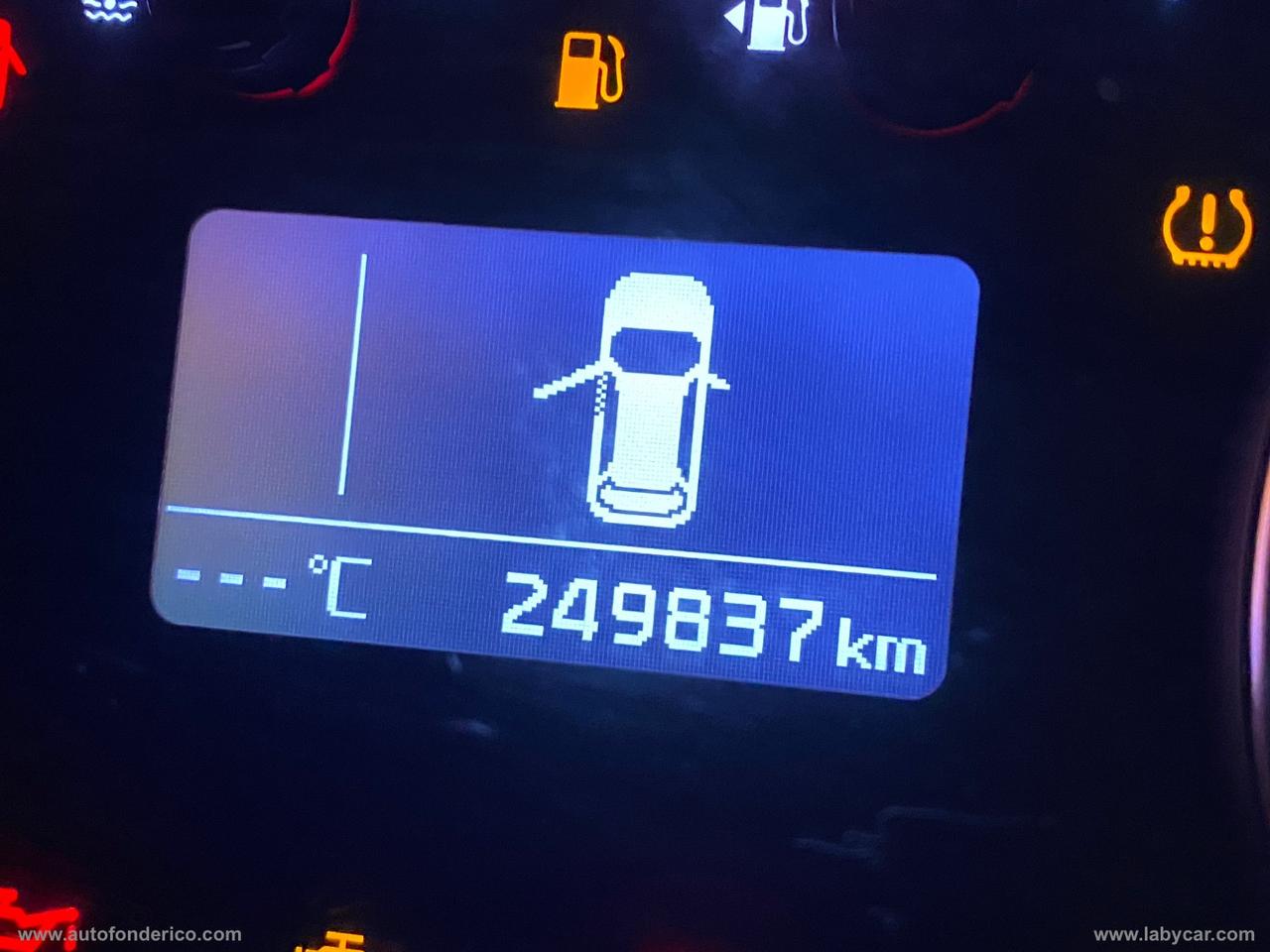 KIA Carens 1.7 DIESEL 7 POSTI