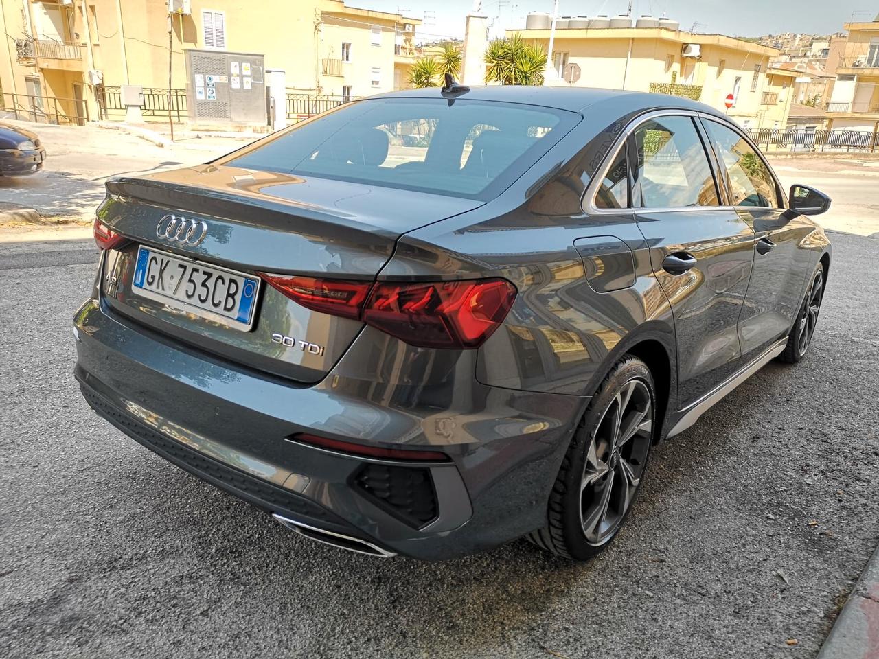 Audi A3 Sedan 30 TDI S tronic line edition