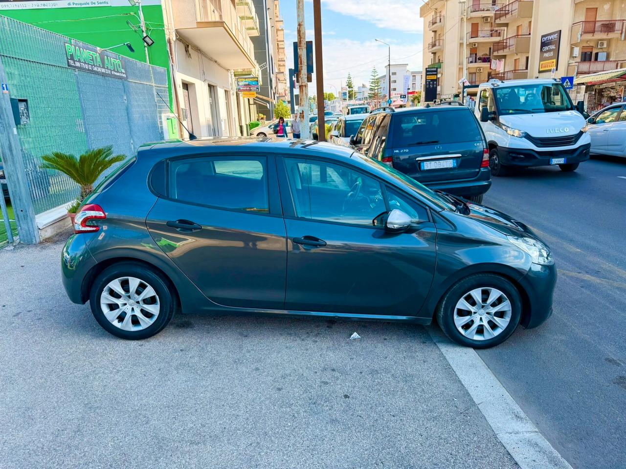 Peugeot 208 1.4 HDi 68 CV 5 porte Allure