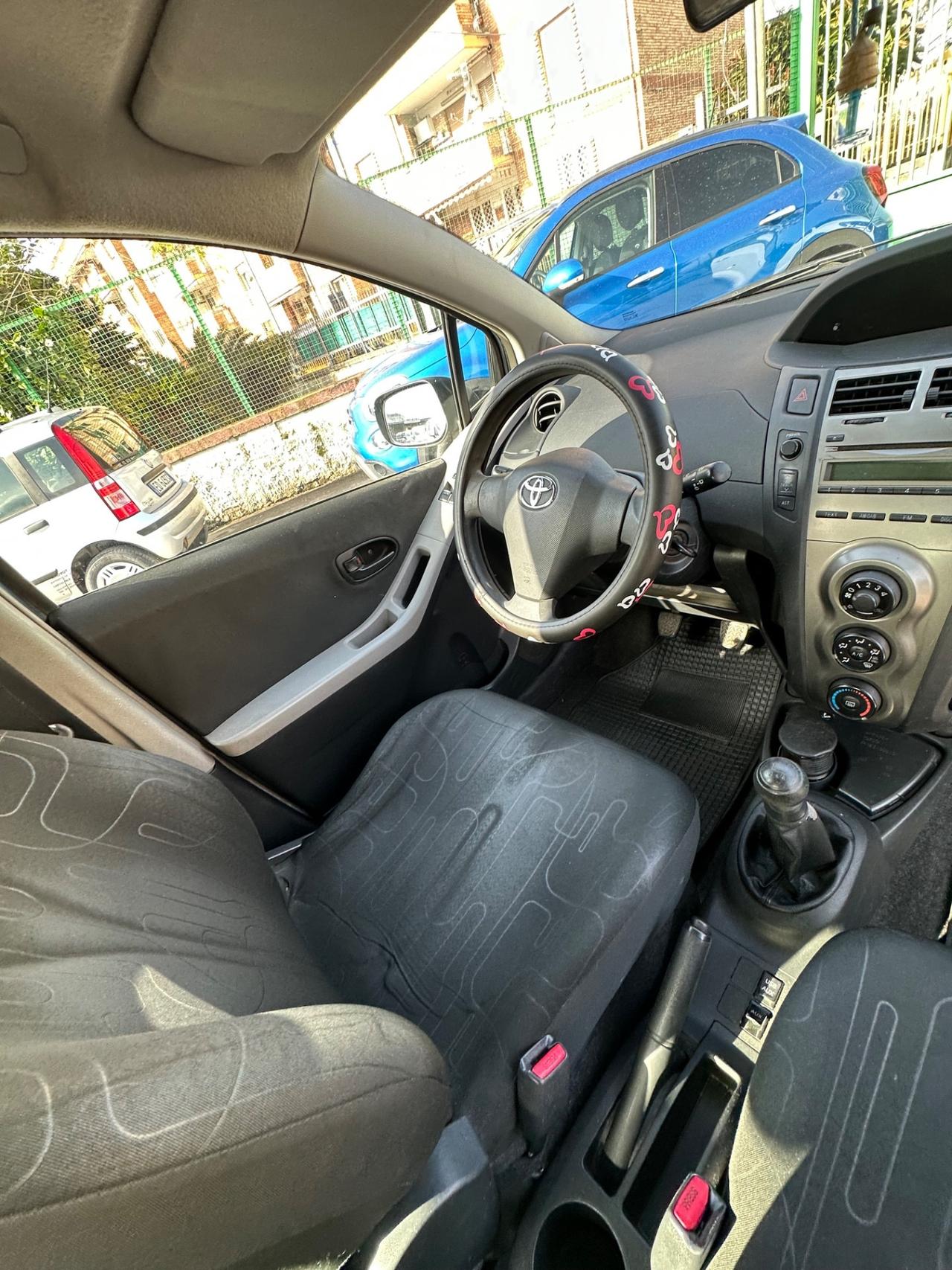 Toyota Yaris 1.0 5 porte Luxury pack