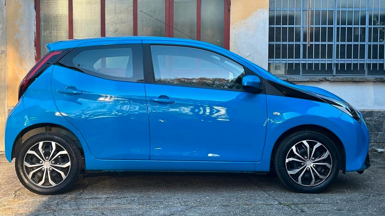 Toyota Aygo 1.0 VVT-i 72 CV 5 porte x-cool MMT