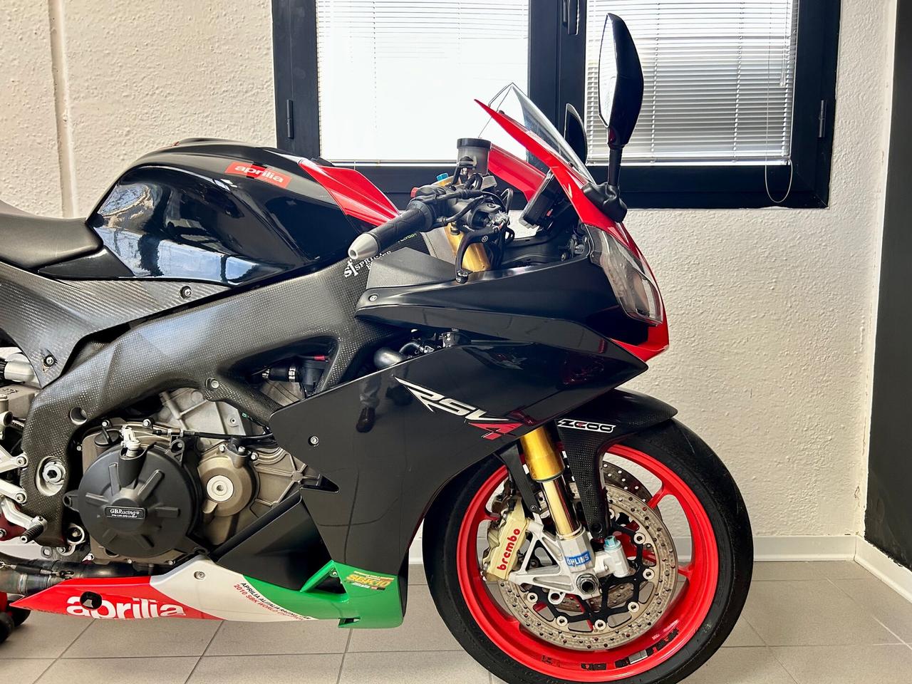 Aprilia RSV4 - Factory