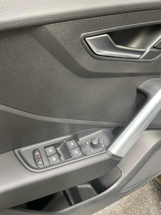 AUDI Q2 30 TFSI Business Design