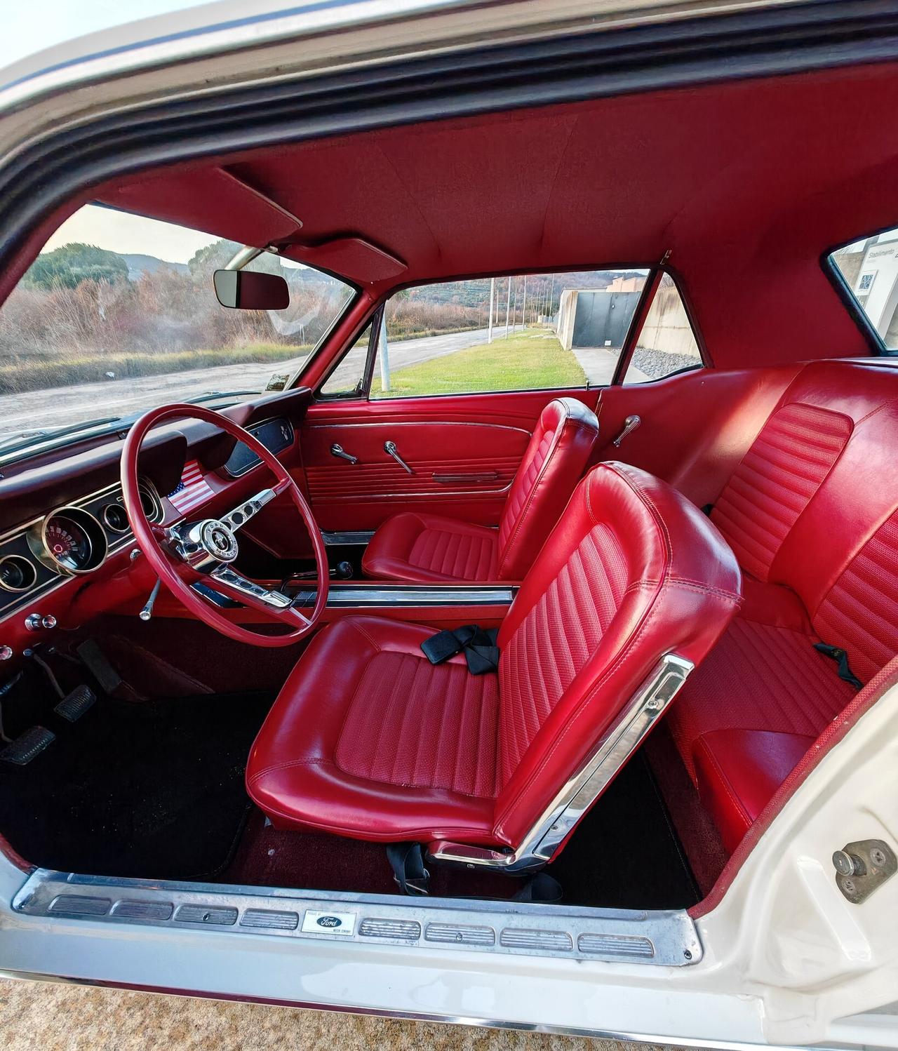 Ford MUSTANG coupè (RESTAURO TOTALE)