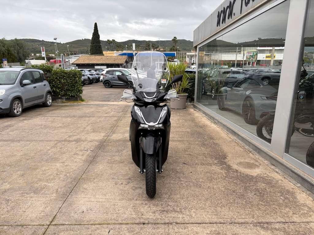 Honda SH 350 2024 / KM 12.000 Tuo a solo 59 Euro al mese