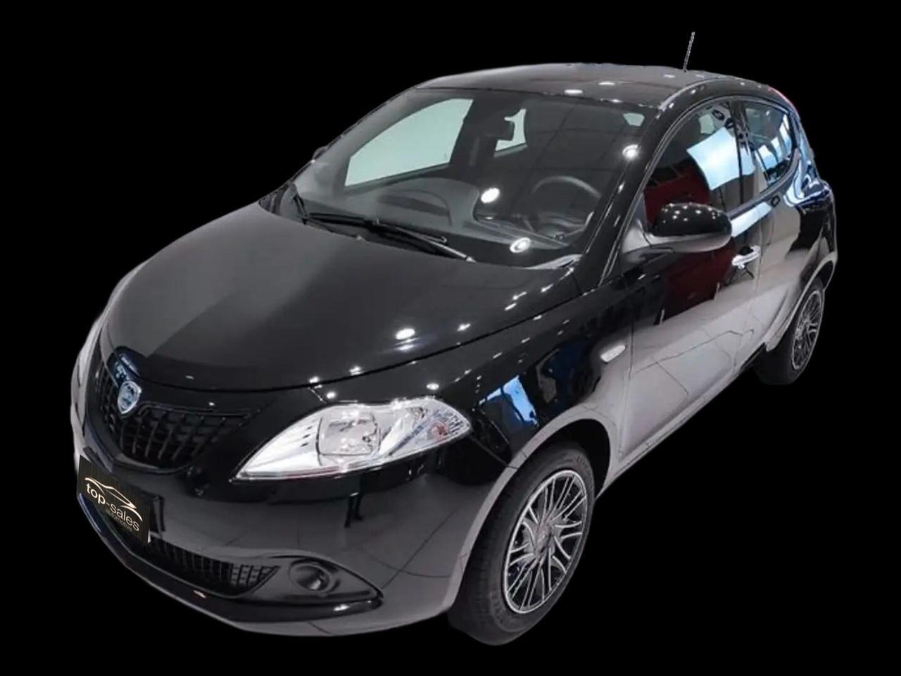 Lancia Ypsilon 1.0 FireFly 5 porte S&S Hybrid Ecochic Silver OK Neopatentati NUOVA