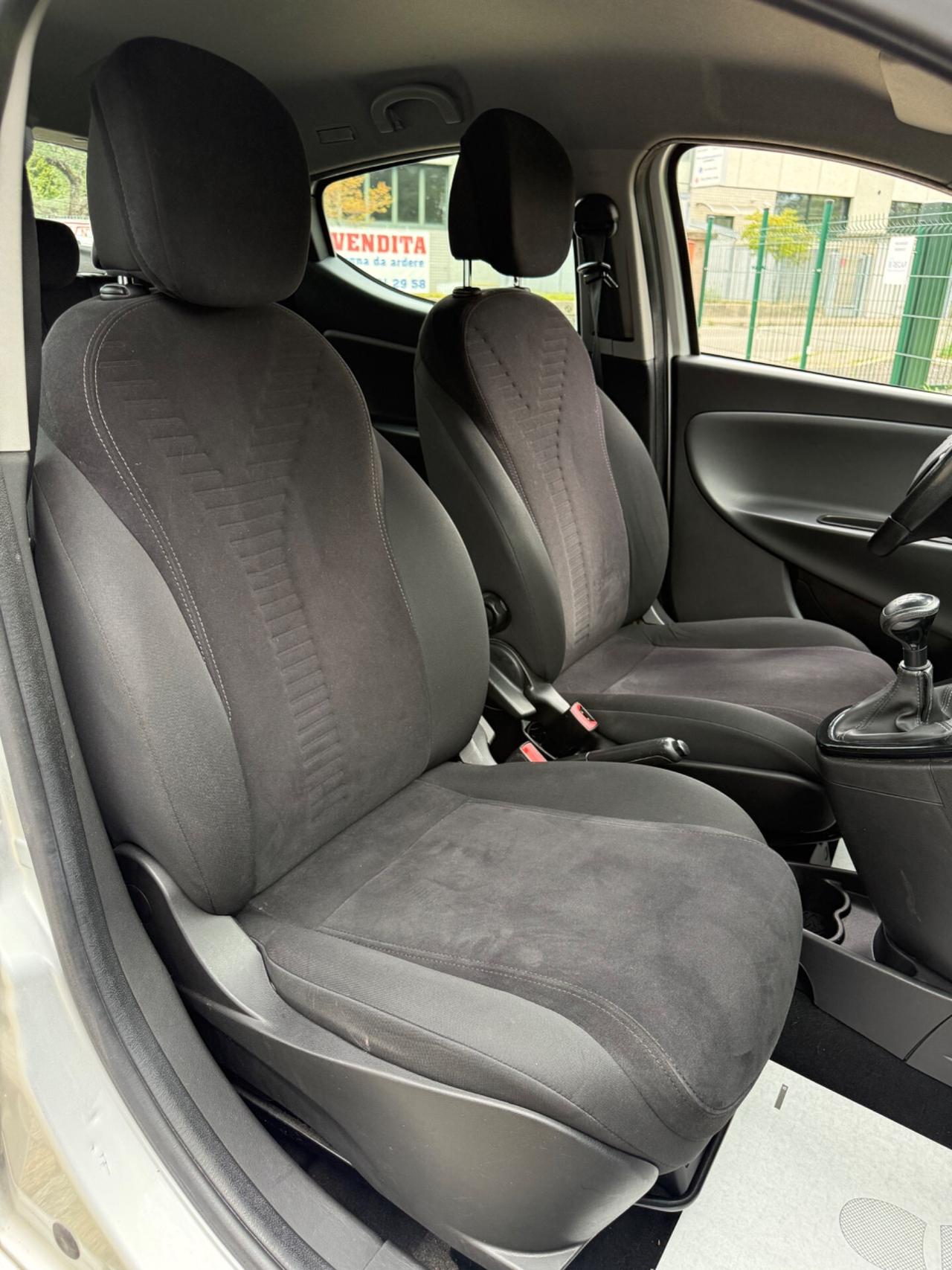 Lancia Ypsilon 0.9 TwinAir 85 CV 5P S&S DFN Automatik Platinum