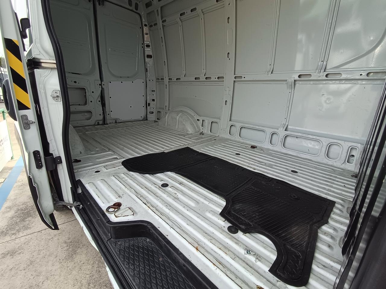 Iveco Daily 33S12 2.3 H2 Cabinato