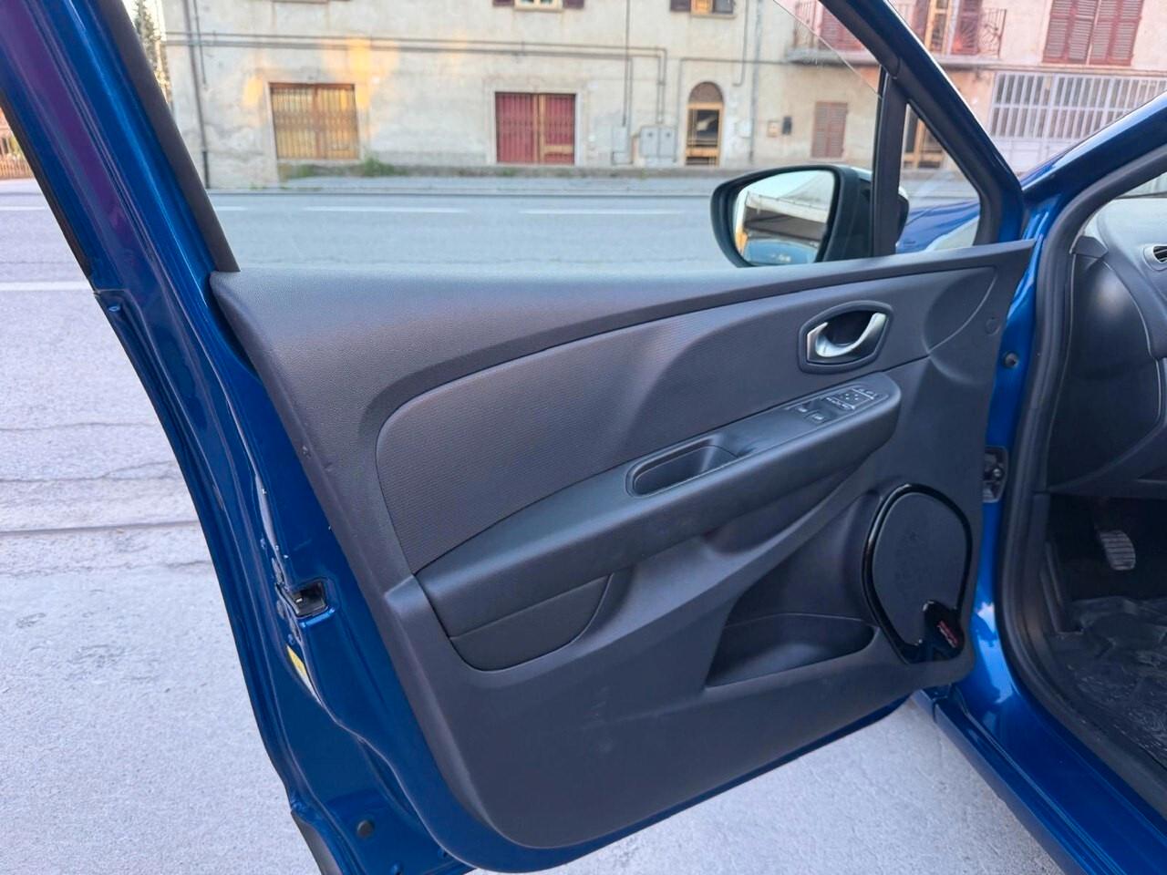 Renault Clio 1.2 75 CV 5 porte Duel