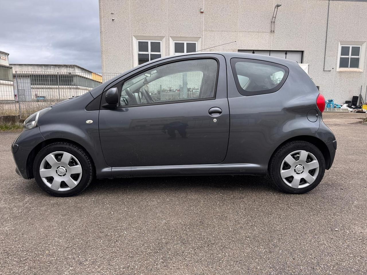 Toyota Aygo 1.0 VVT-i 69000 km GARANZIA 12m