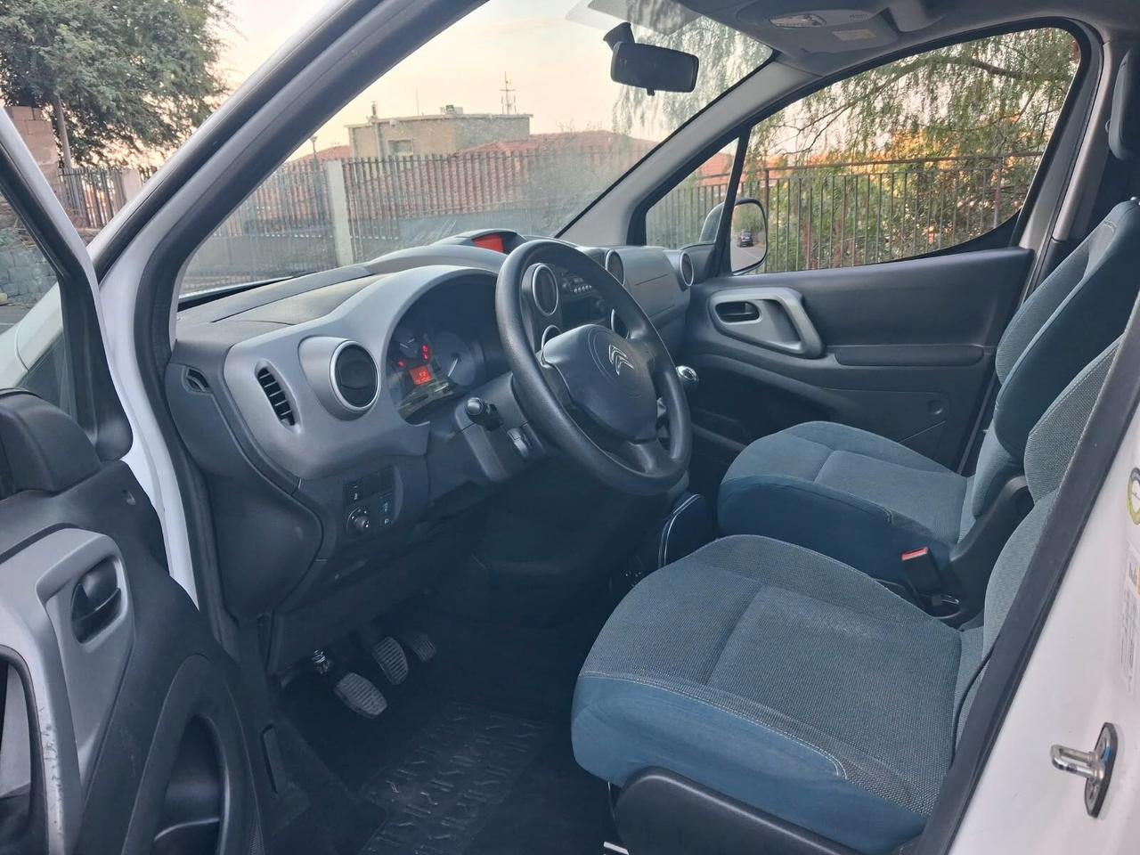 Citroen Berlingo pianale ribassato rampa trasporto disabili