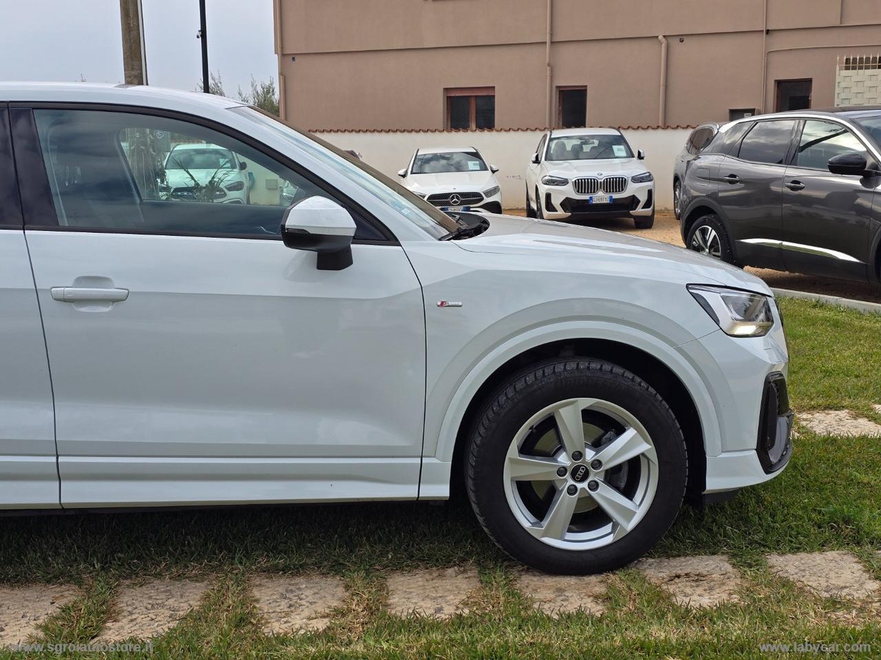 AUDI Q2 30 TDI S line Edition