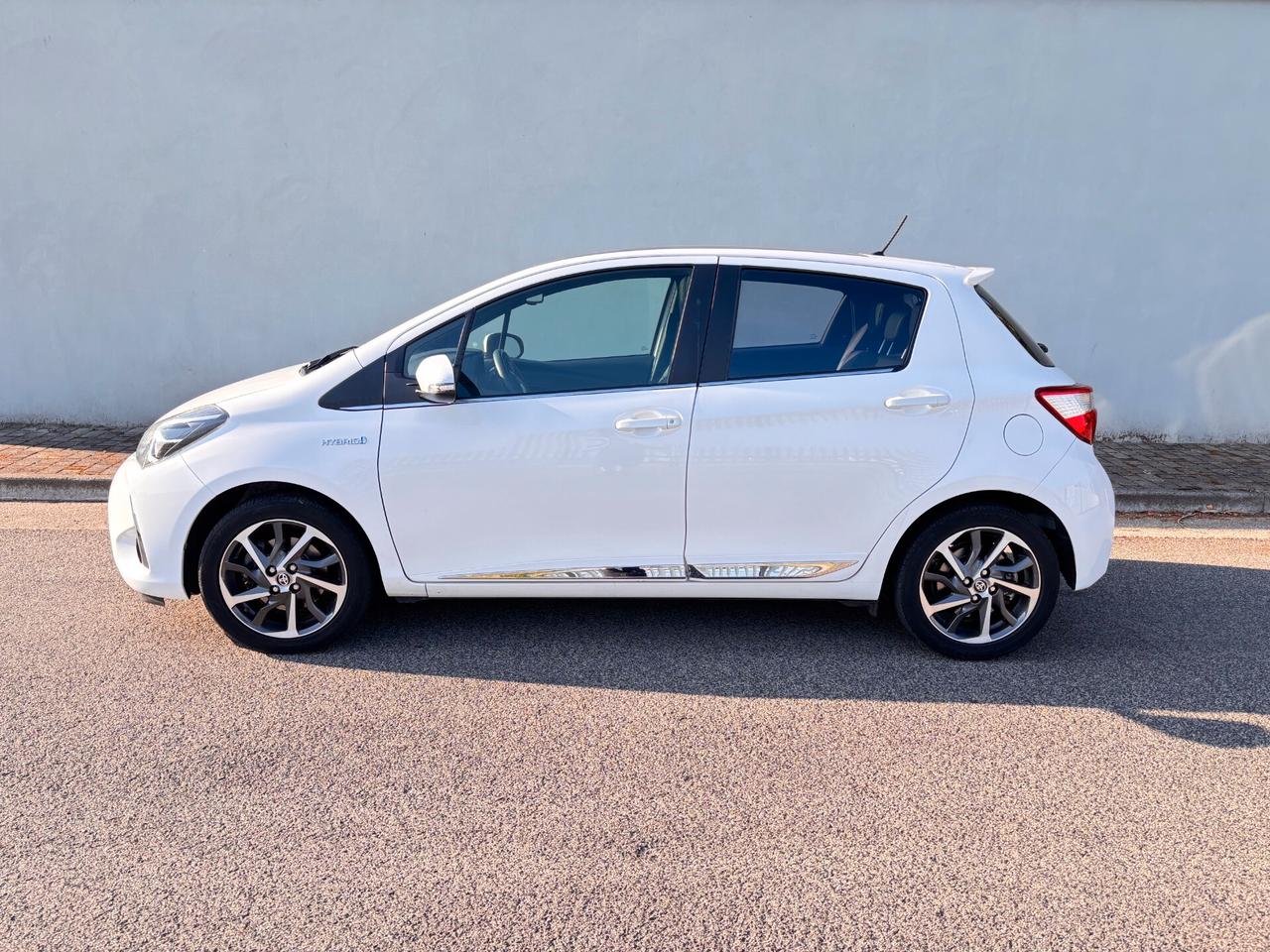 Toyota Yaris 1.5 Hybrid Blue Edition