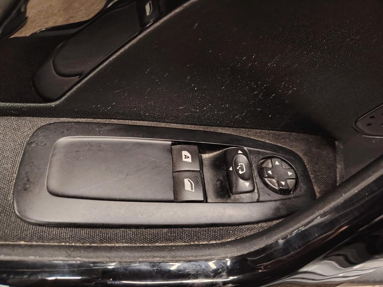 Peugeot 208 BlueHDi 100 S&S 5 porte Signature